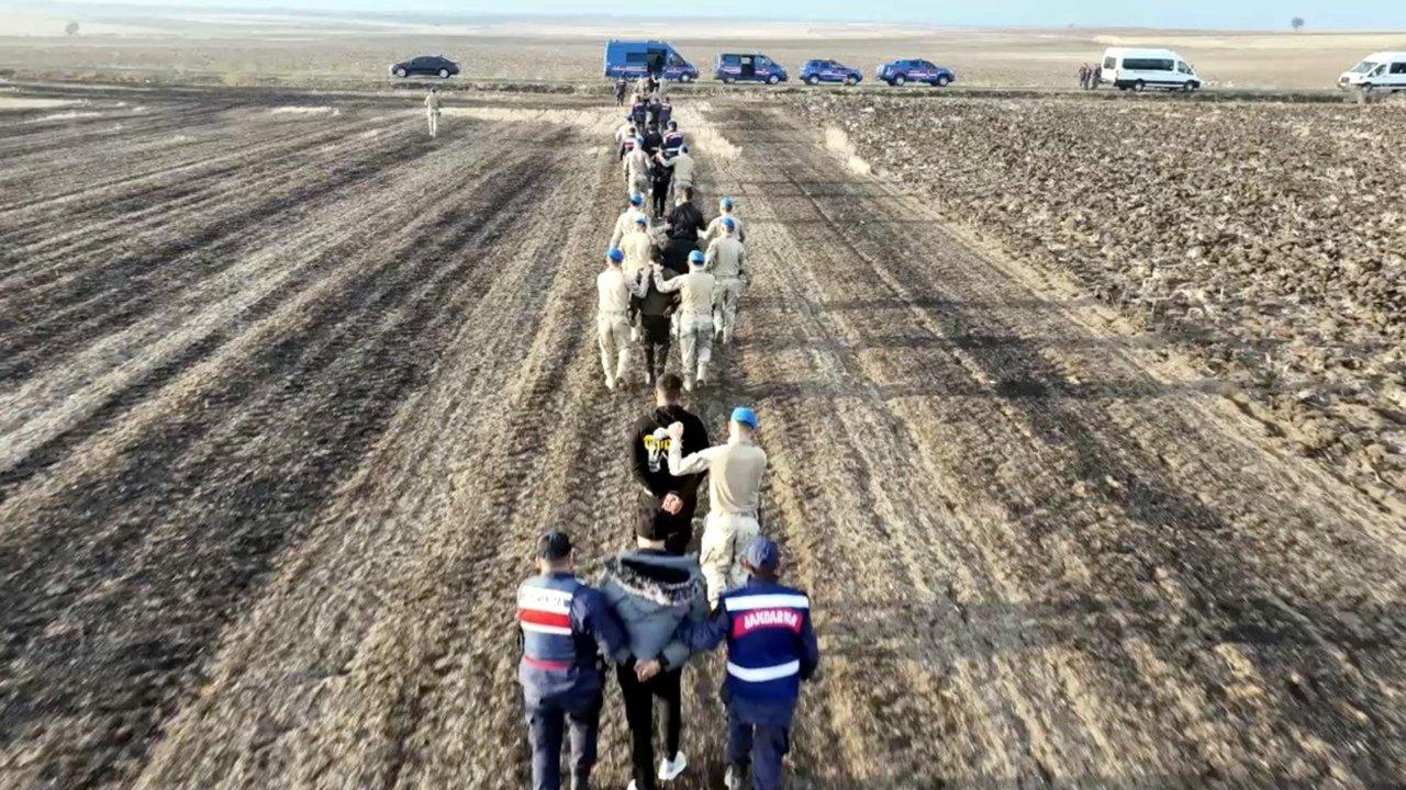 Tekirdağ'da kaçak göçmenler tarlada yakalandı!