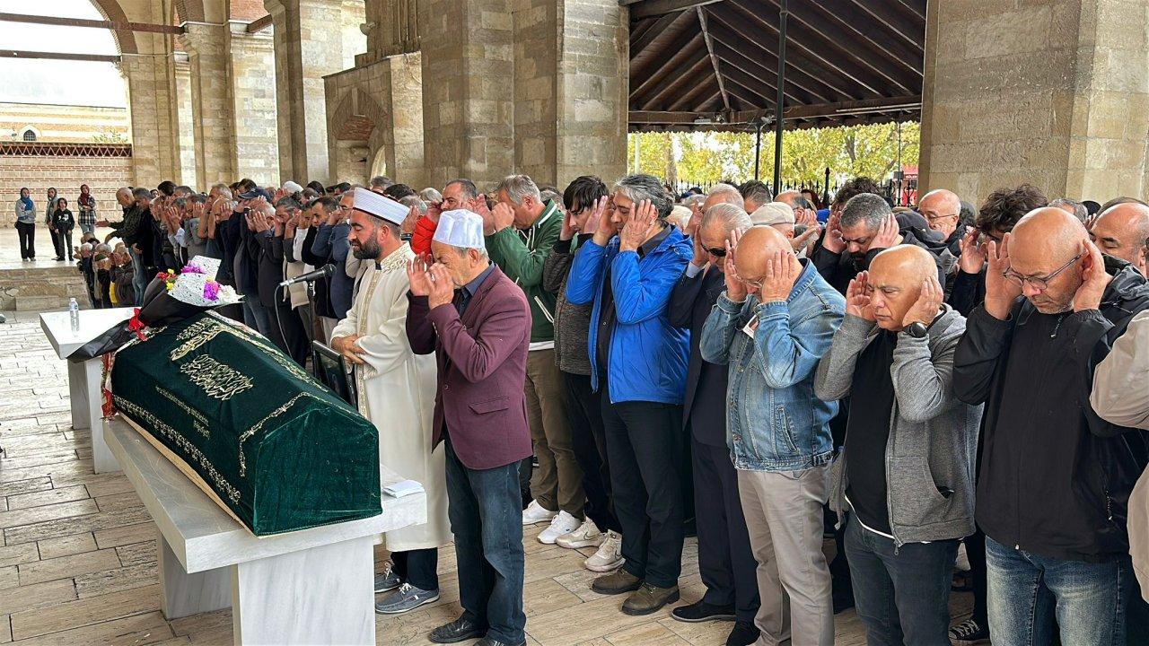 Tekirdağ'daki kazada hayatını kaybeden doktorlar, toprağa verildi