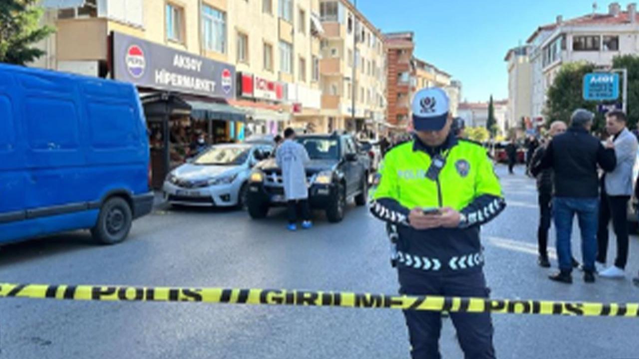 İstanbul Üsküdar'da polise çekiçli ve silahlı saldırı: Saldırgana müdahale edildi, yaralılar var