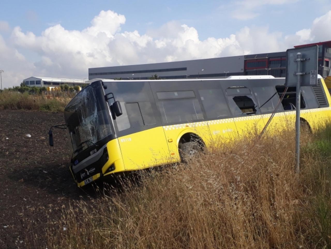 İETT otobüsü kaza yaptı