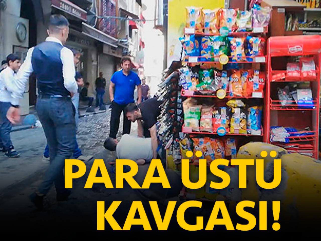 Taksim'de 'para üstünü vermedin' kavgası kamerada