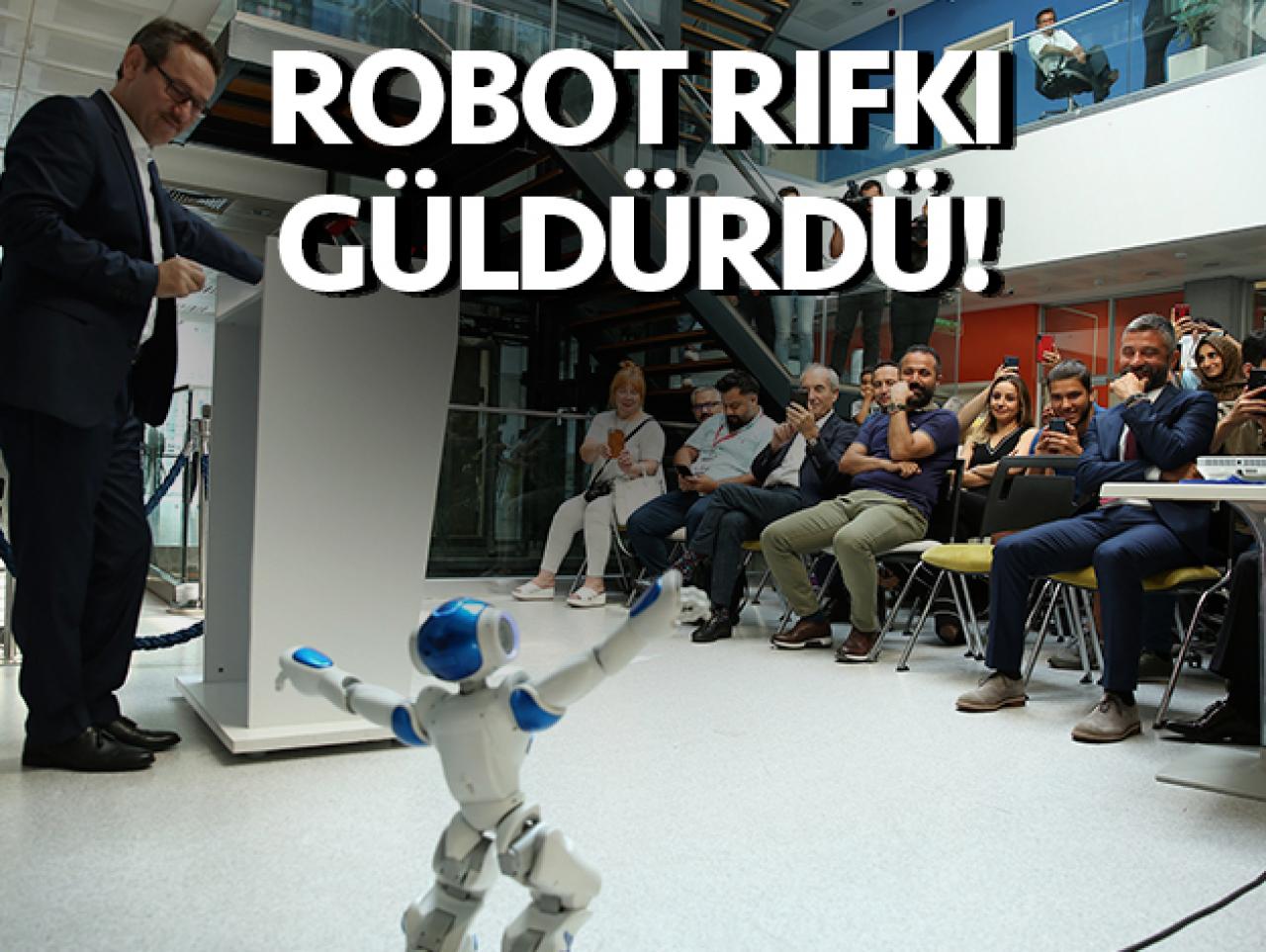 Robot Rıfkı güldürdü