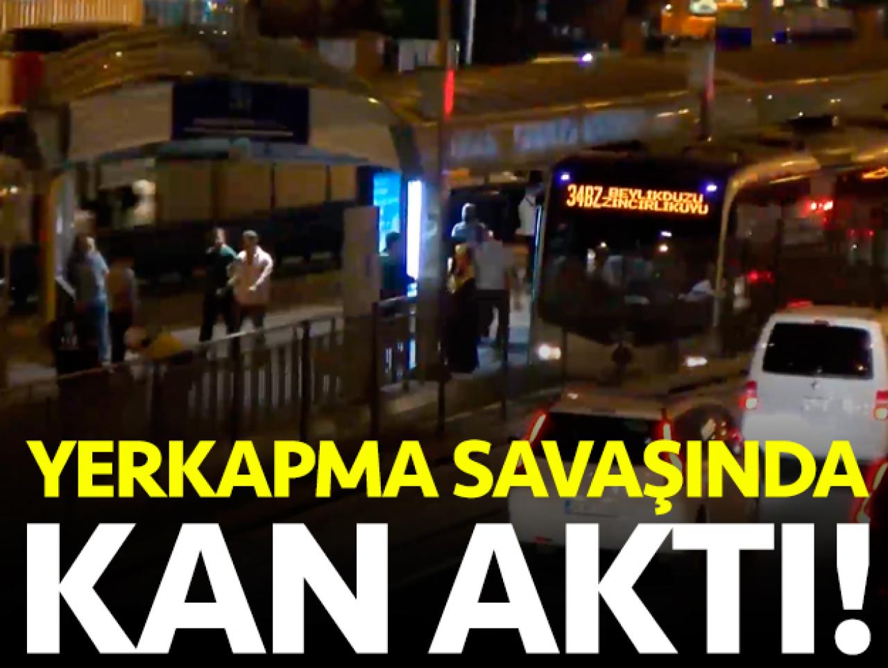 Metrobüste yer kapma savaşı kanlı bitti: 1 yaralı