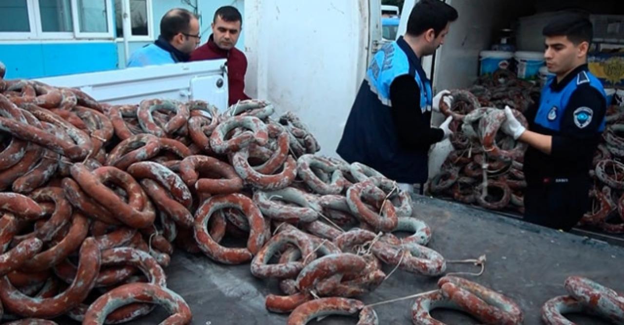 Sultangazi'de küflü ve bozuk gıda satanlar yakalandı