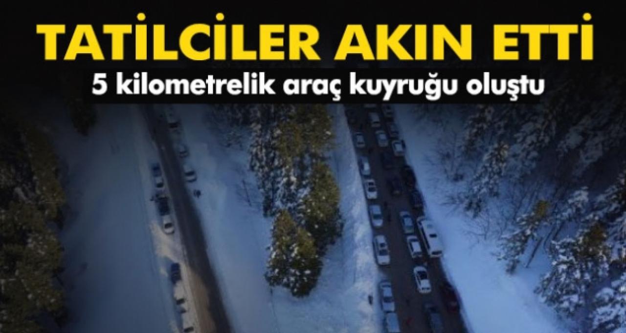 Tatilciler akın etti; 5 kilometrelik araç kuyruğu oluştu