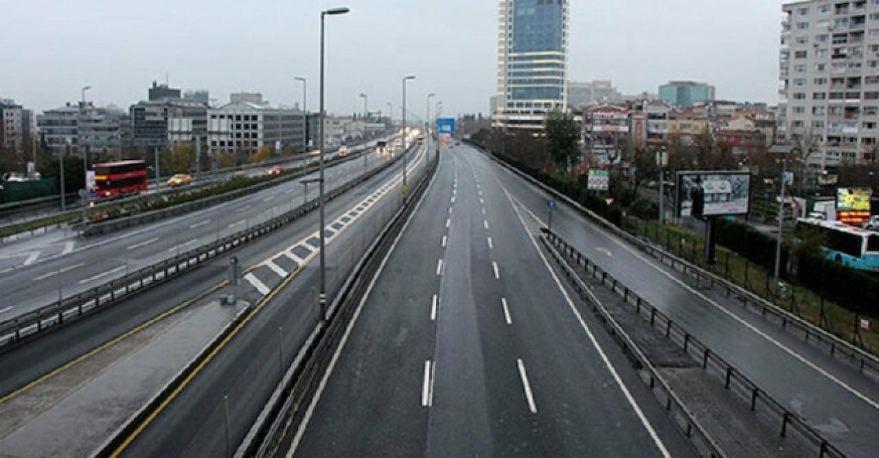 Yılın ilk gününde yollar bomboş kaldı