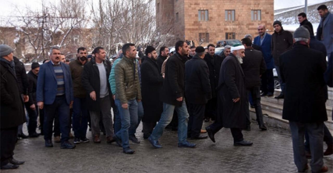 Nakşibendi Şeyhi Çevik’in taziyesine binlerce kişi akın ediyor