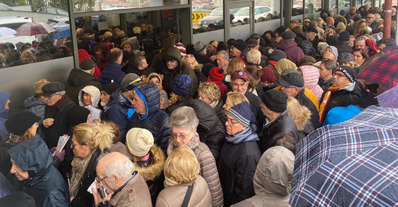 İstanbullu tiyatro kuyruğuna girecek