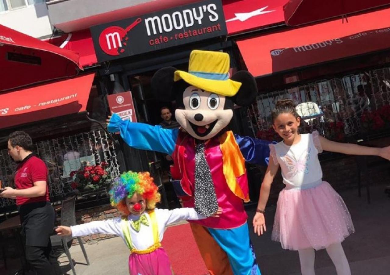 Moody's Cafe'de 23 Nisan coşkusu