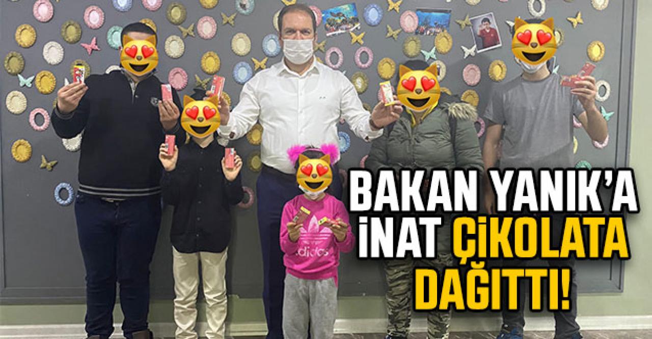 Bakan Derya Yanık'a inat çikolata dağıttı