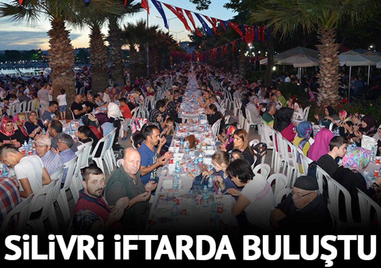 Silivri'de binlerce vatandaş iftar sofrasında bir araya geldi