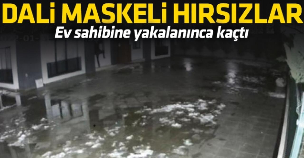 Dali maskesiyle girdikleri evin sahibine yakalanan hırsızlar kaçtı