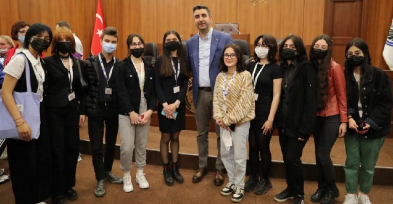 Avrupalı Erasmus öğrencileri, sosyal sorumluluk projesi İçin Kartal’da