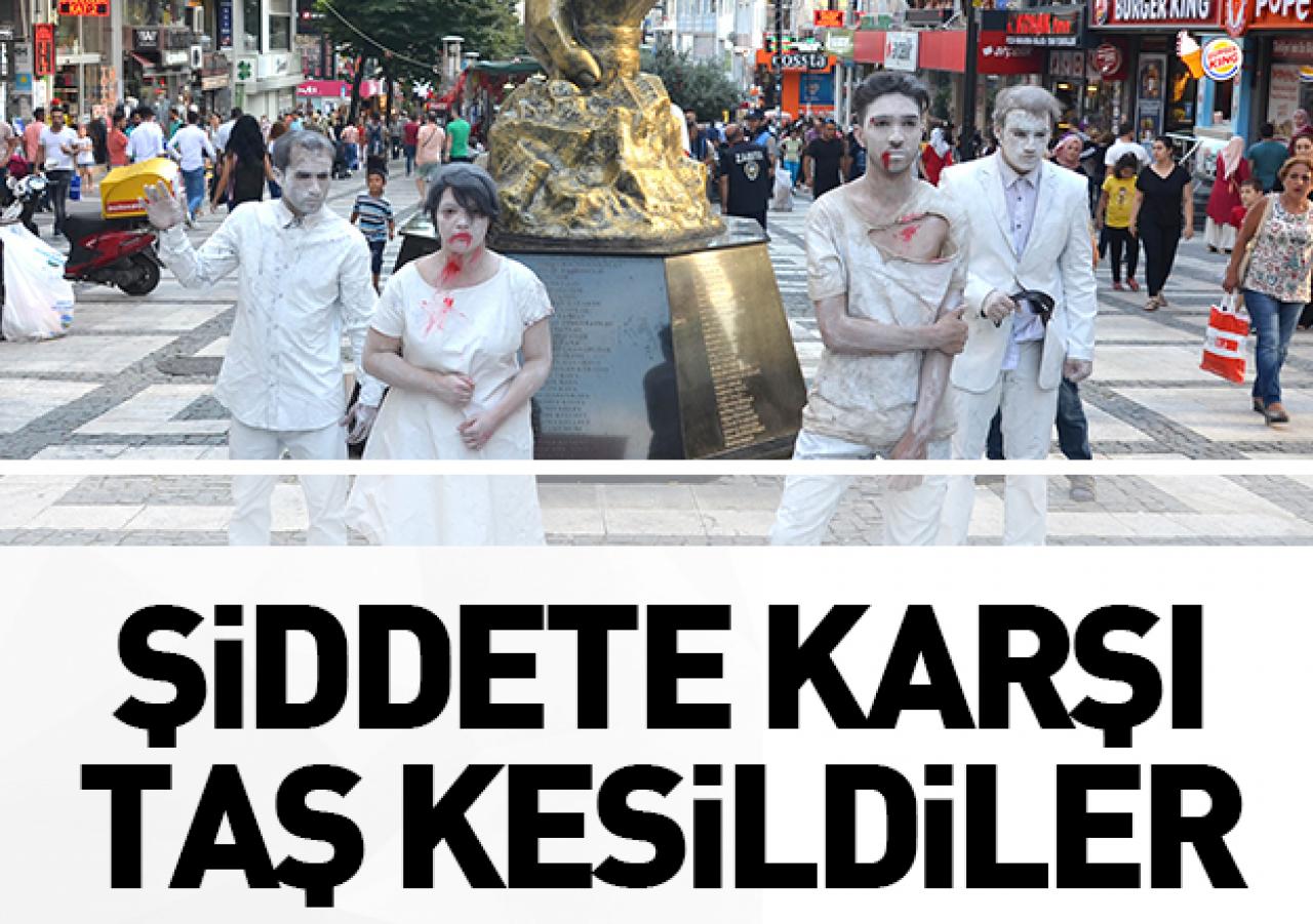 Şiddete karşı taş kesildiler