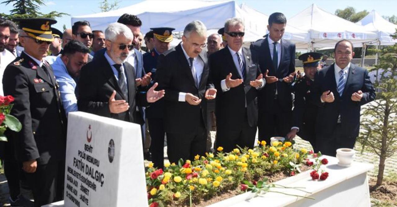 15 Temmuz şehidi polis Fatih Dalgıç mezarı başında anıldı