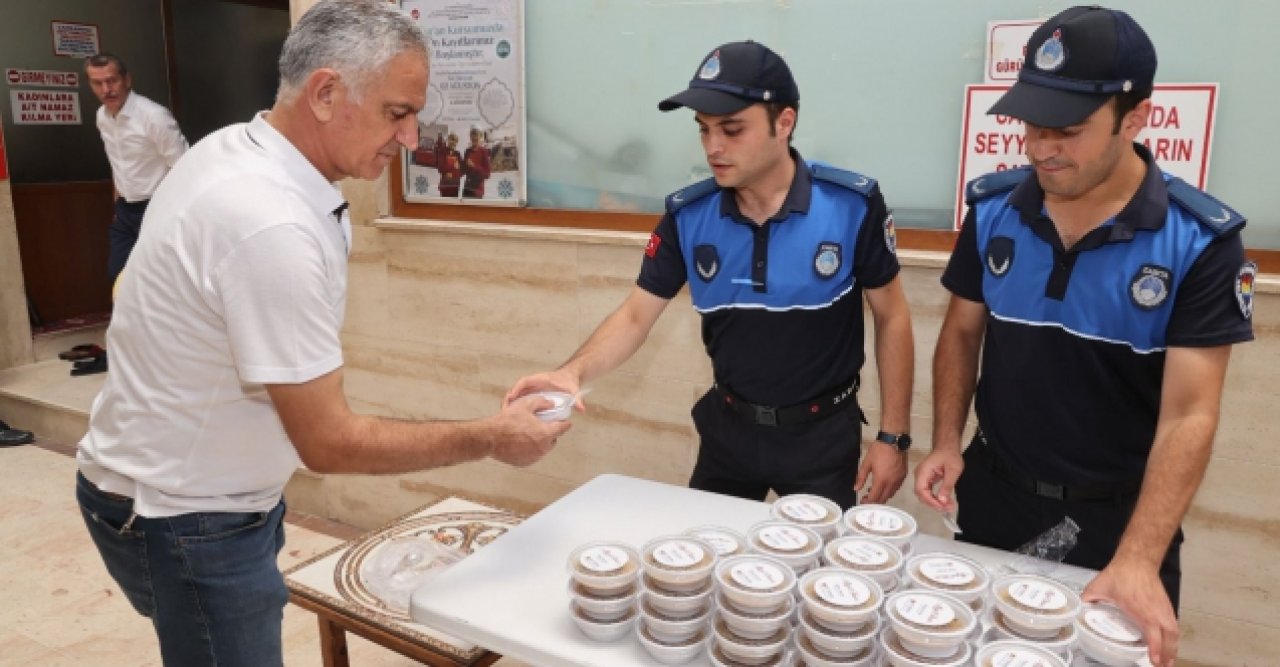 Zeytinburnu aşure geleneğini unutmadı