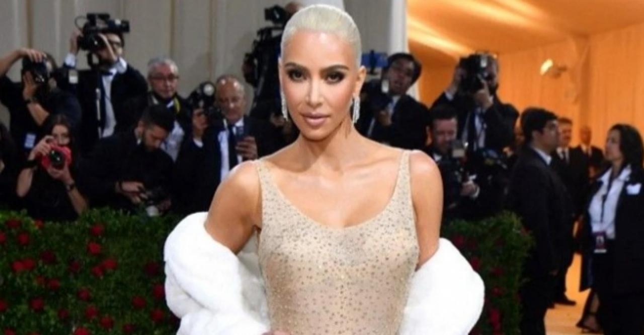 Kim Kardashian, Marilyn Monroe'nun elbisesini giydi