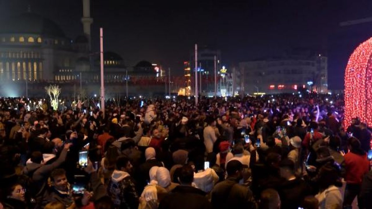 Taksim Meydanı'nda yeni yıla böyle girdiler 