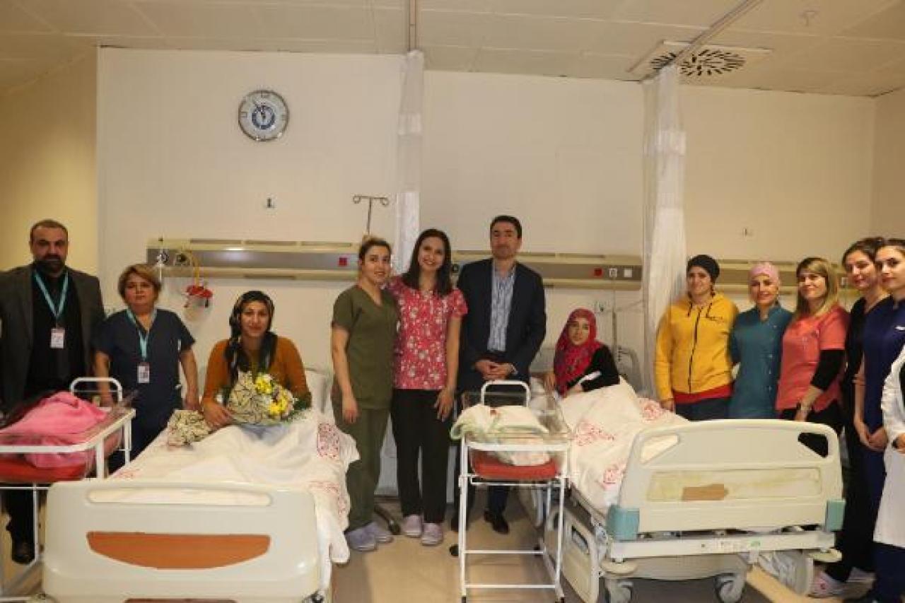 Diyarbakır'da yeni yılın ilk bebekleri 'Zeynep Lina' ve 'Nisa'