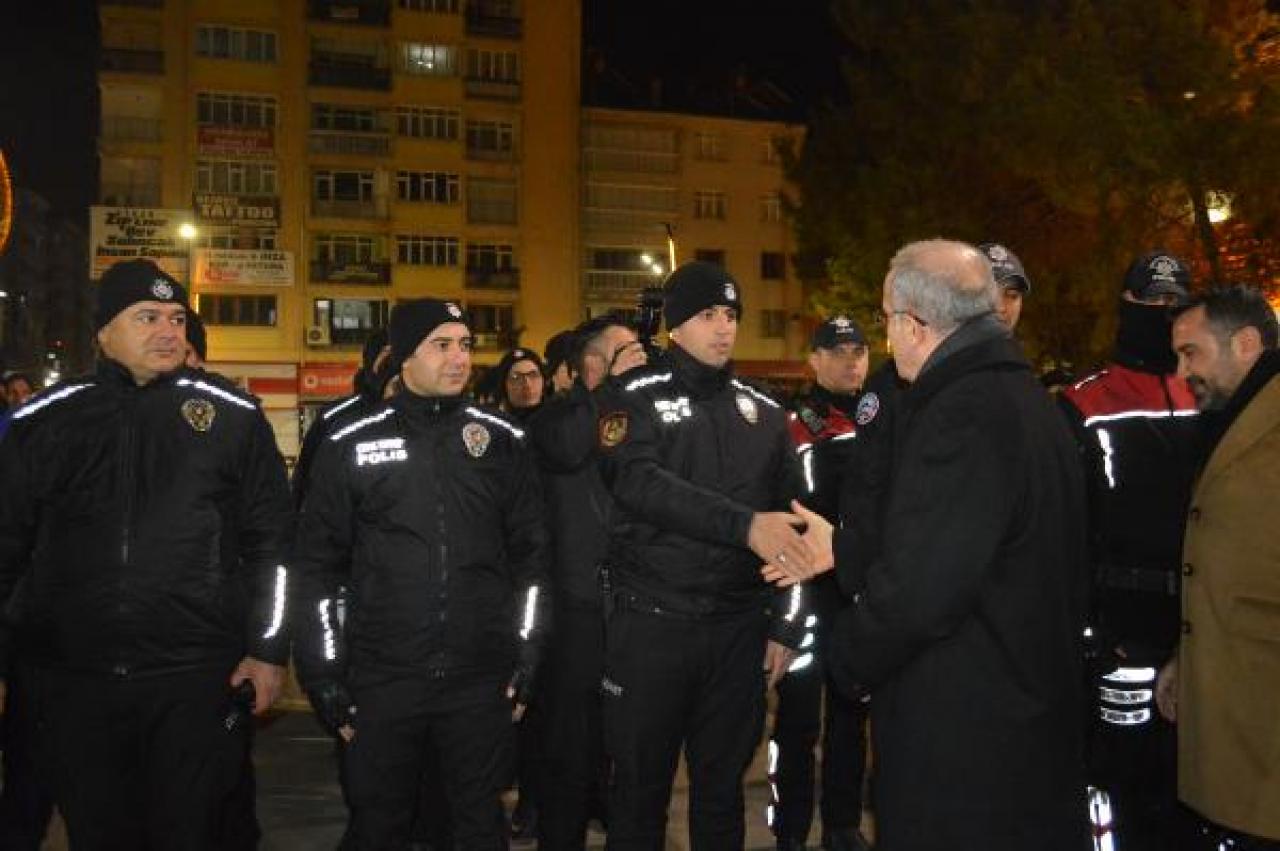 Elazığ'da güvenlik güçlerine 'çorba', yeni doğan bebeklere 'altın'