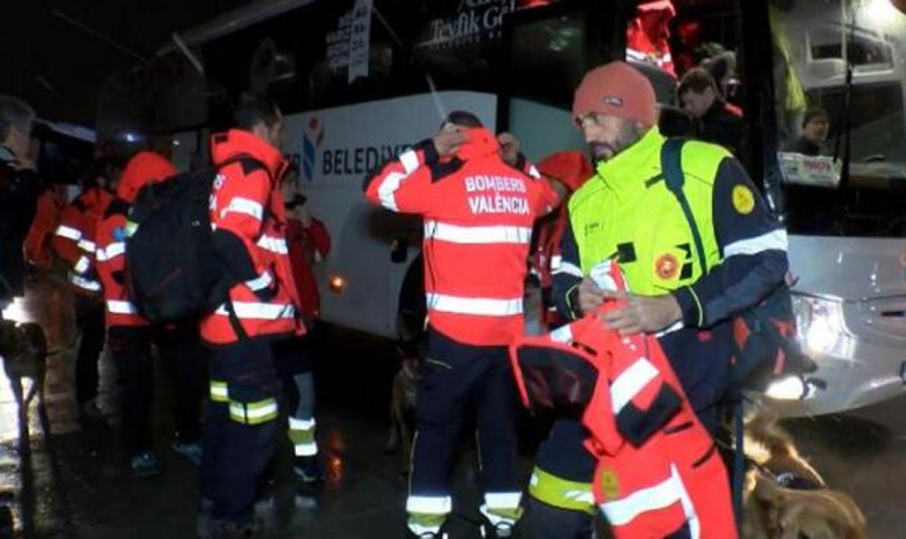 İspanya'dan gelen arama kurtarma ekibi deprem bölgesine gönderildi