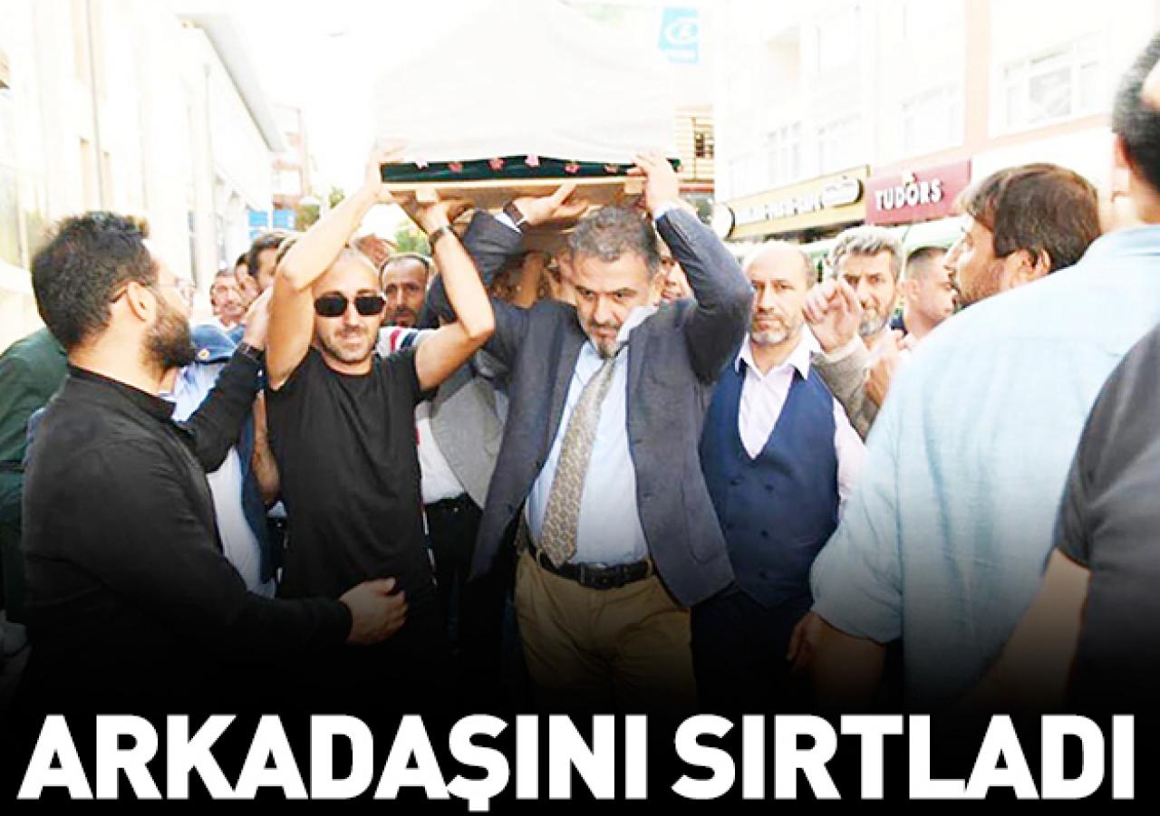 Mesai arkadaşını omuzladı