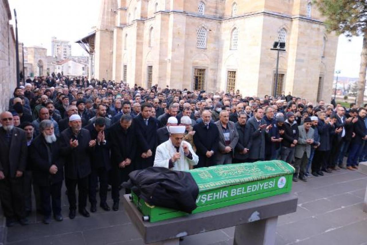 Tedavisi gördüğü hastanede hayatını kaybeden SP İl Başkanı toprağa verildi