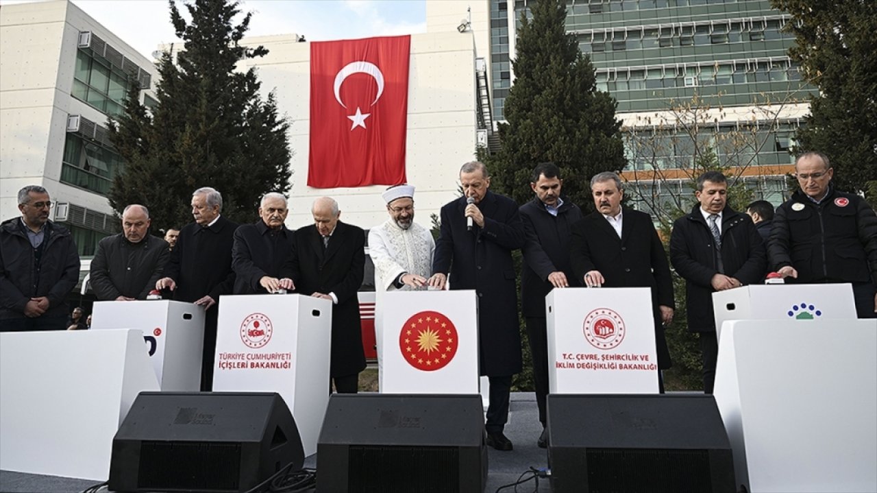 Depremden etkilenen 11 ilde yapılacak ilk konutların temeli atıldı