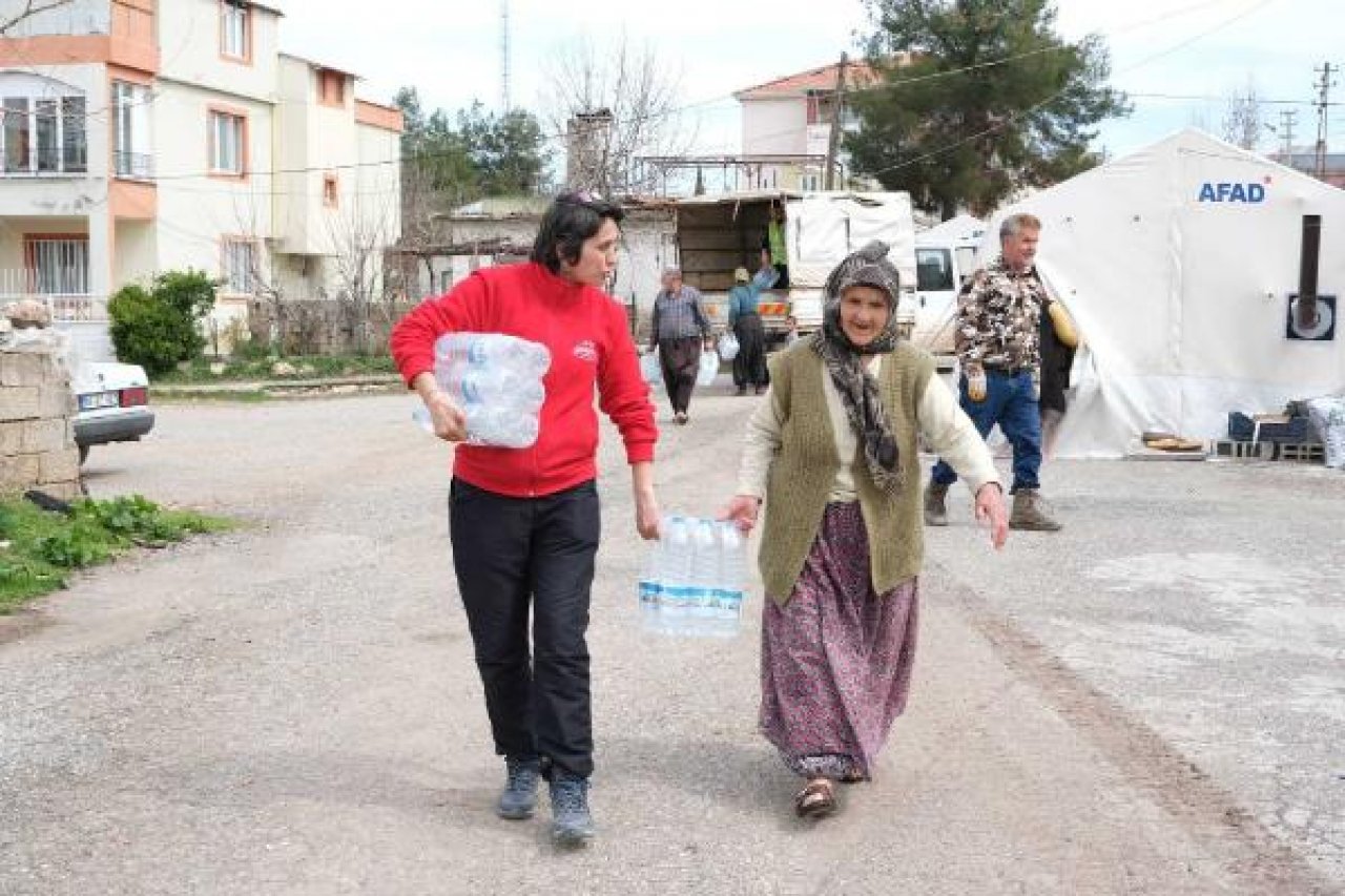 Eskişehir’den deprem bölgesine 12 TIR içme suyu desteği