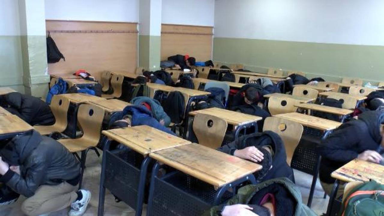 Bayrampaşa'da lisede deprem tatbikatı