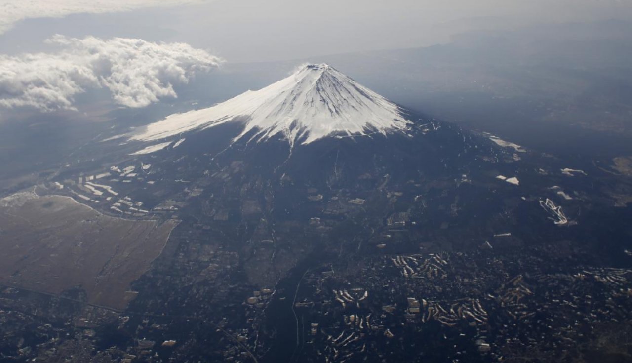 Japonya'da aktif yanardağ Fuji'nin patlaması halinde halka çağrı: Yürüyerek kaçın