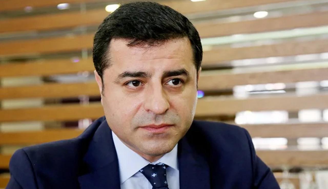 Demirtaş seccade tartışmasına Erdoğan'ı hatırlatarak destek verdi