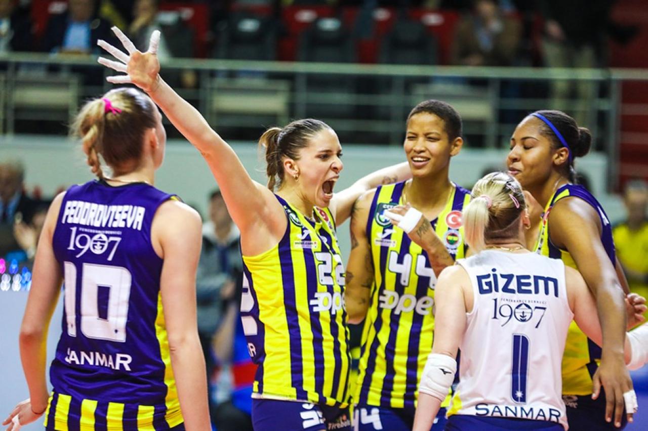 Fenerbahçe, Vakıfbank'ı Avrupa'da 3-0'la geçti