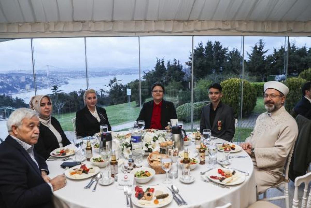 Ali Erbaş, İstanbul'da şehit yakınları ve gazilerle iftarda buluştu