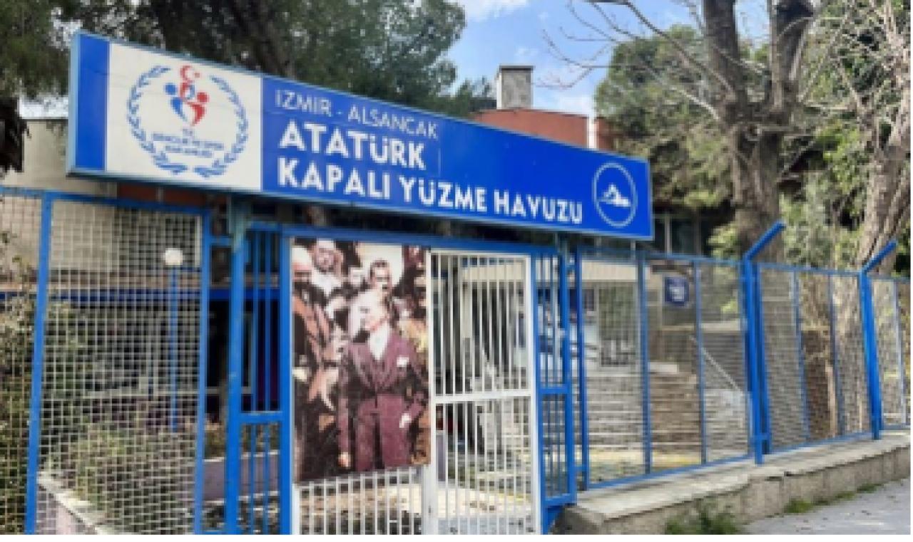 İzmir Atatürk Yüzme Havuzu'nda yıkım başladı