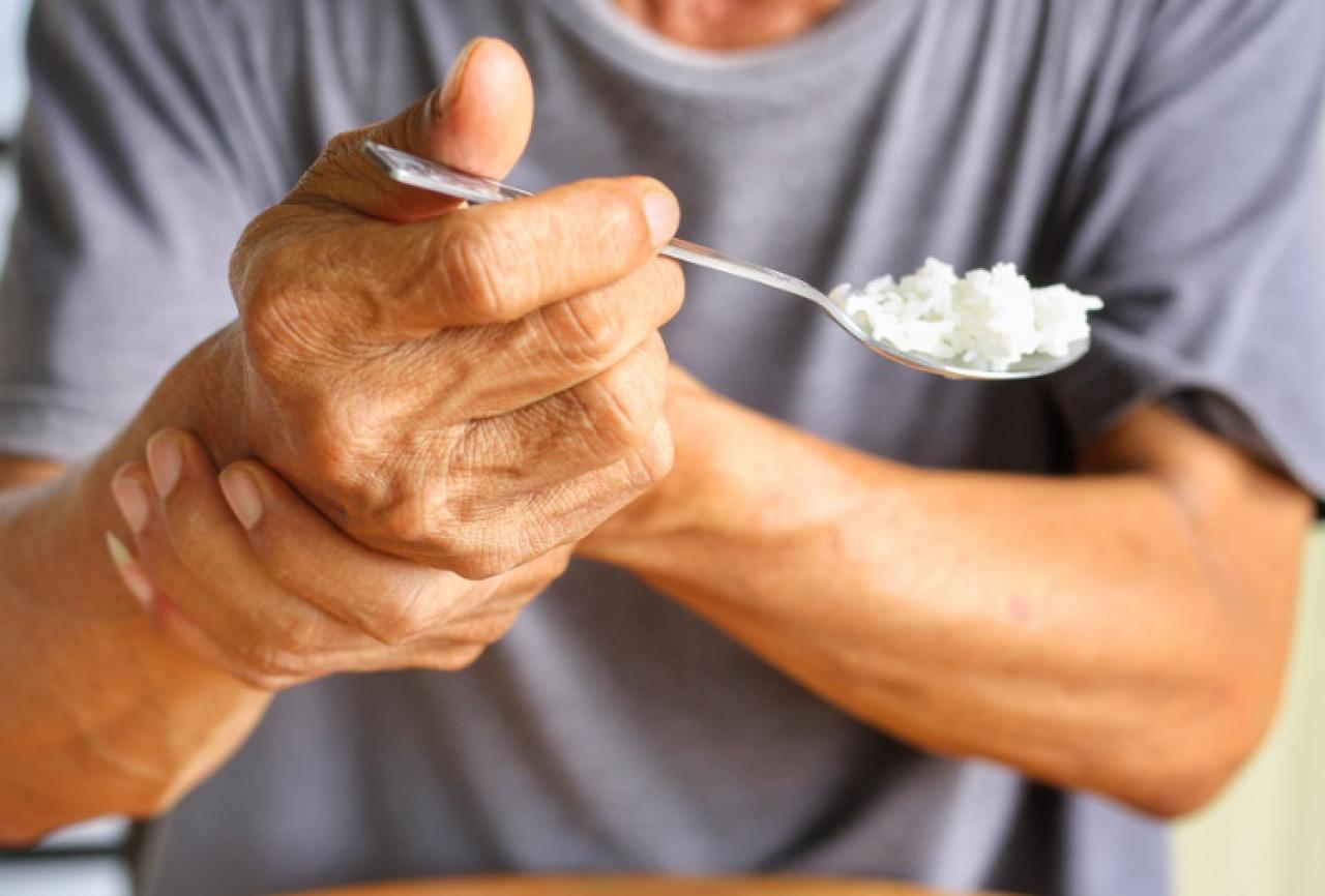 "Kabızlık ve tansiyon, parkinson belirtisi olabilir"