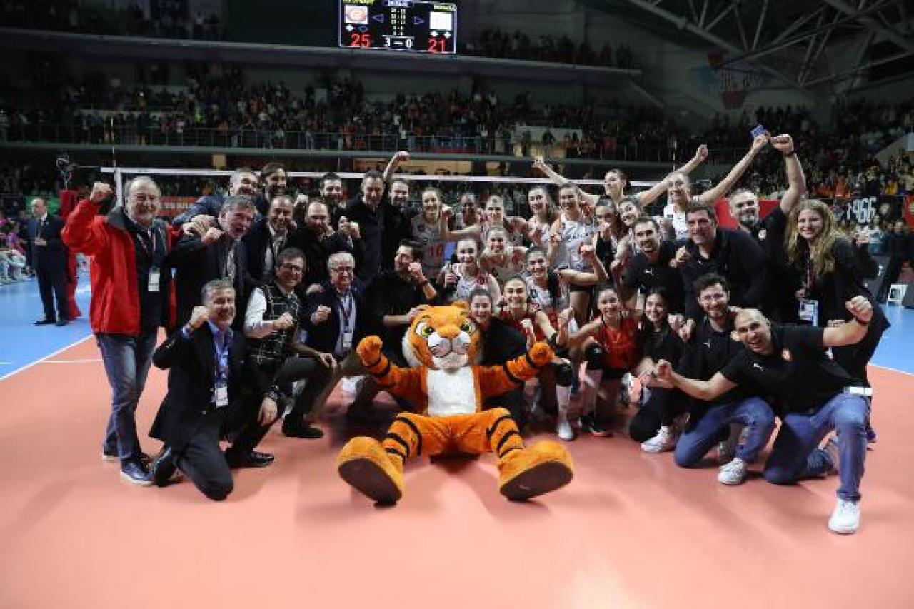 Eczacıbaşı finalde! Voleybolda Türk finali geliyor!