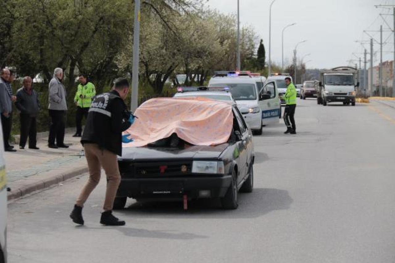 Otomobil çarpan yaya ön cama girerek hayatını kaybetti