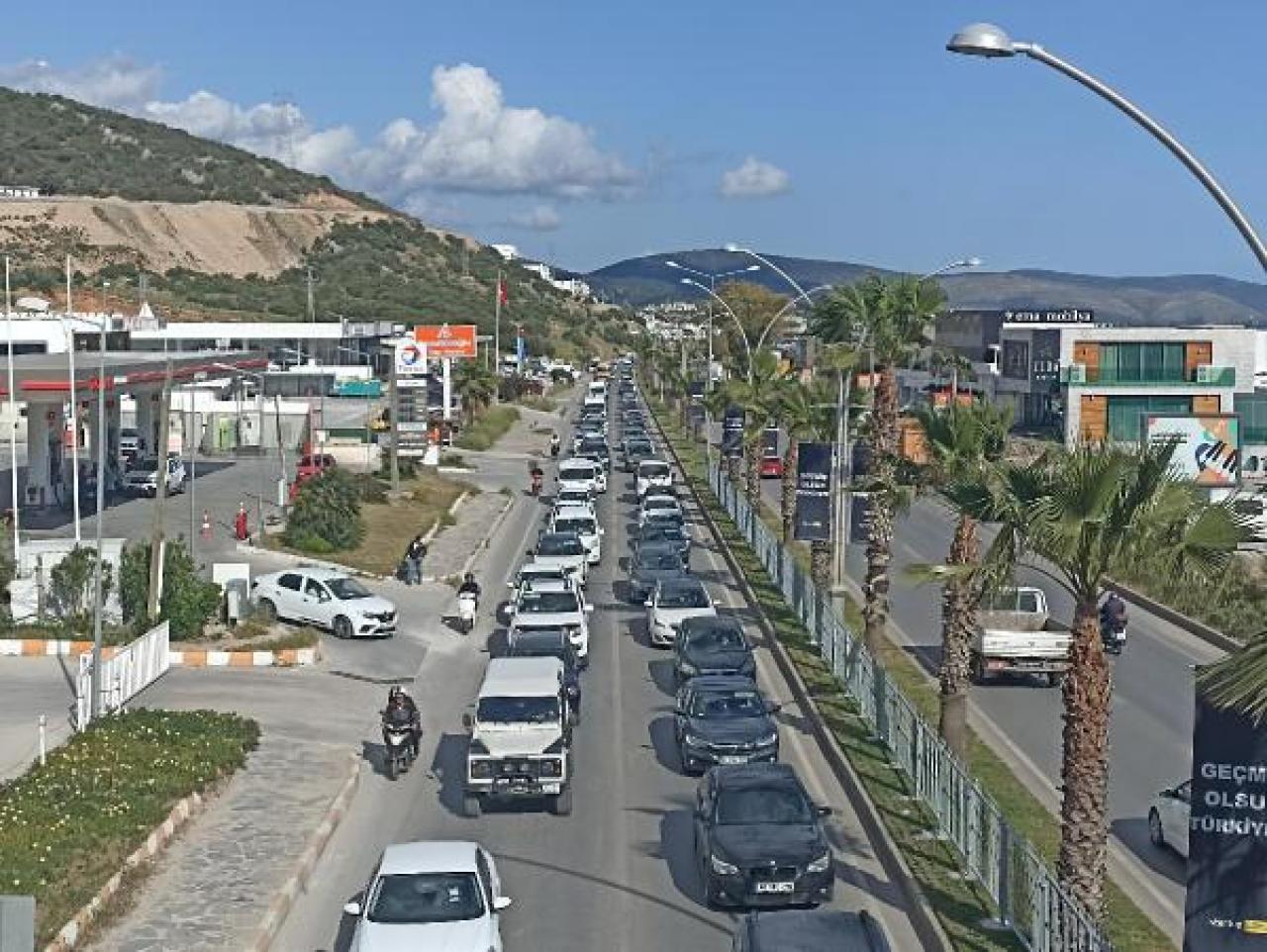 Muğla'da bayram hareketliliği başladı! Uzun araç kuyrukları oluştu