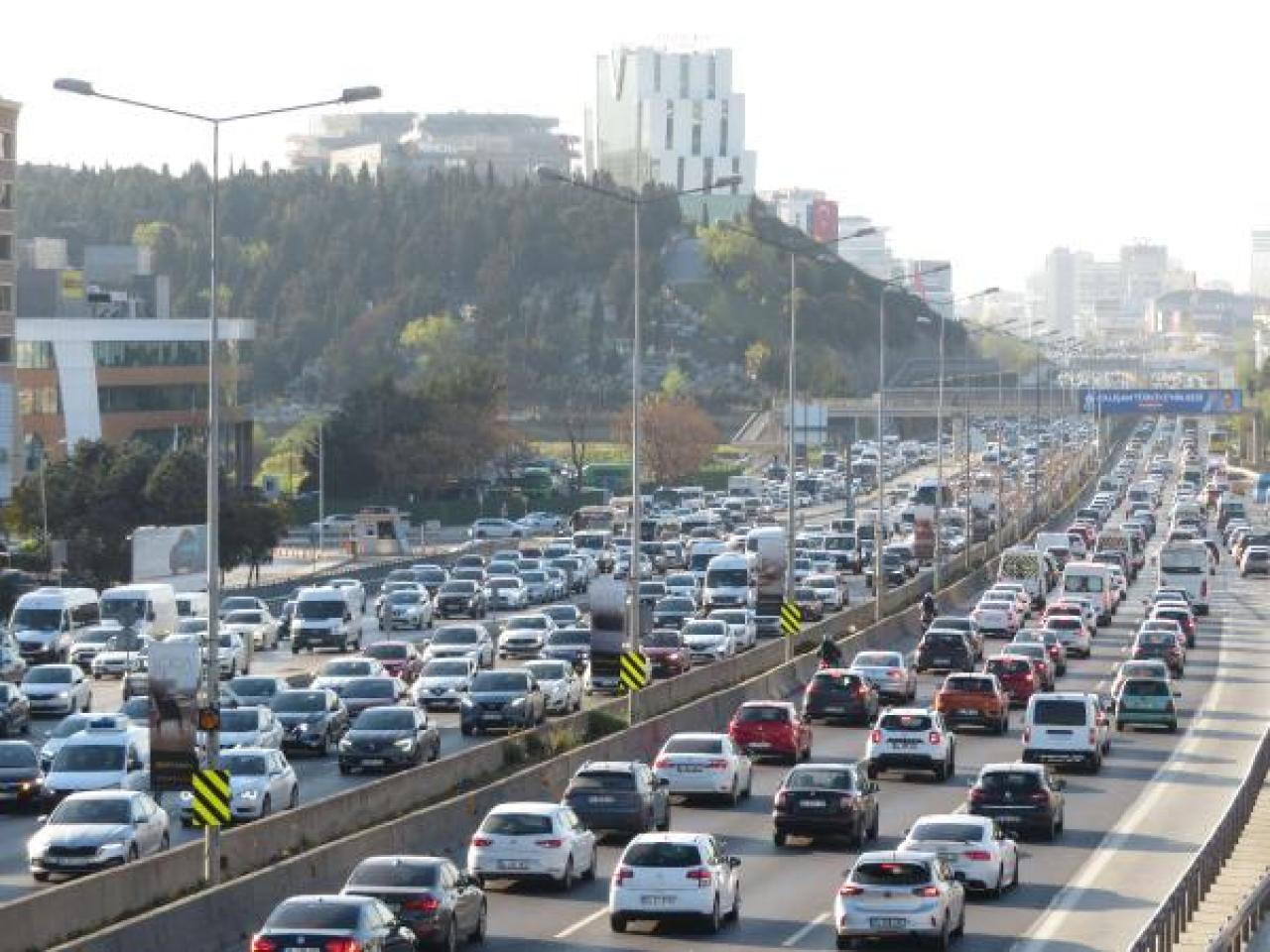 İstanbul'da trafik yoğunluğu başladı