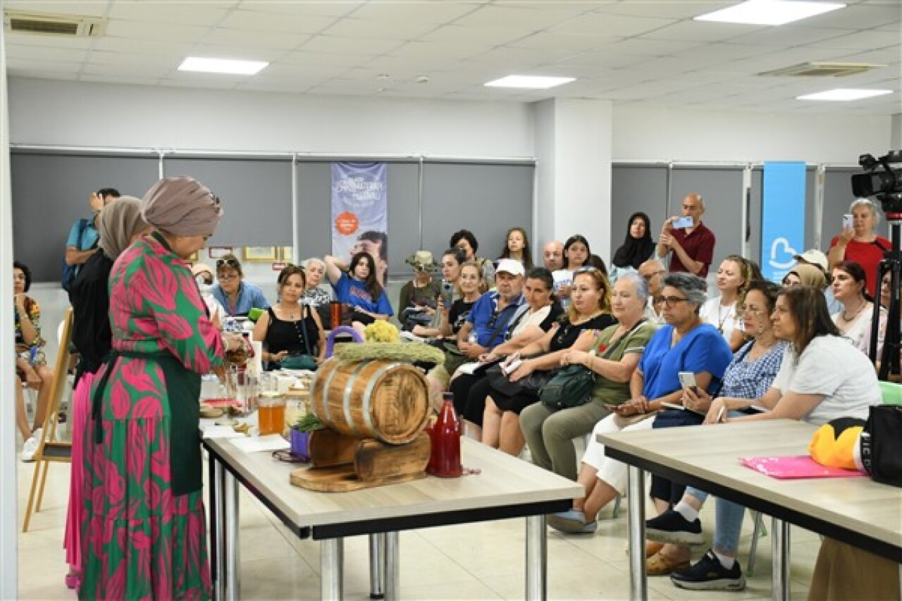 Sirke yapımının püf noktalarını BAÇEM'de öğrendiler