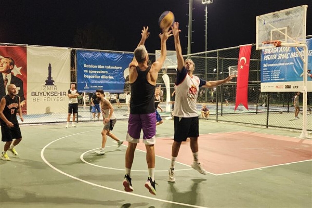 Sokak basketbolunda finale az kaldı