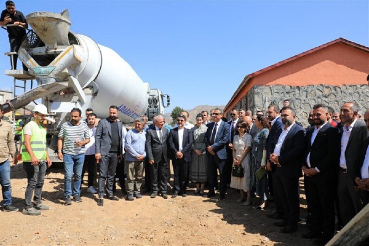 Her Çocuk Bir Define: Dünya İnsani Dayanışma Derneği 11. köy okulunun temelini attı