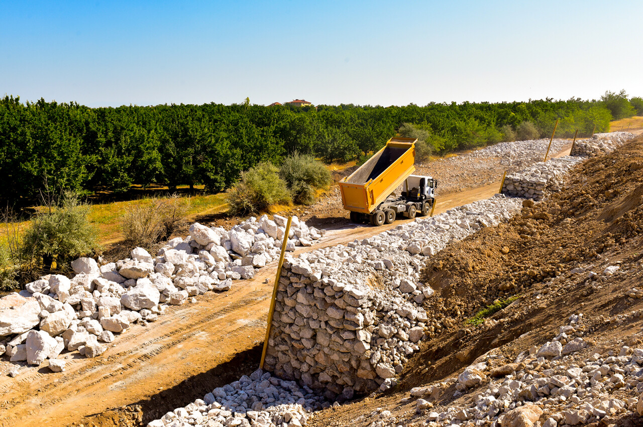 Kuzey Kuşak Yolu'nda 2 bin 600 metre istinat duvarı yapılıyor