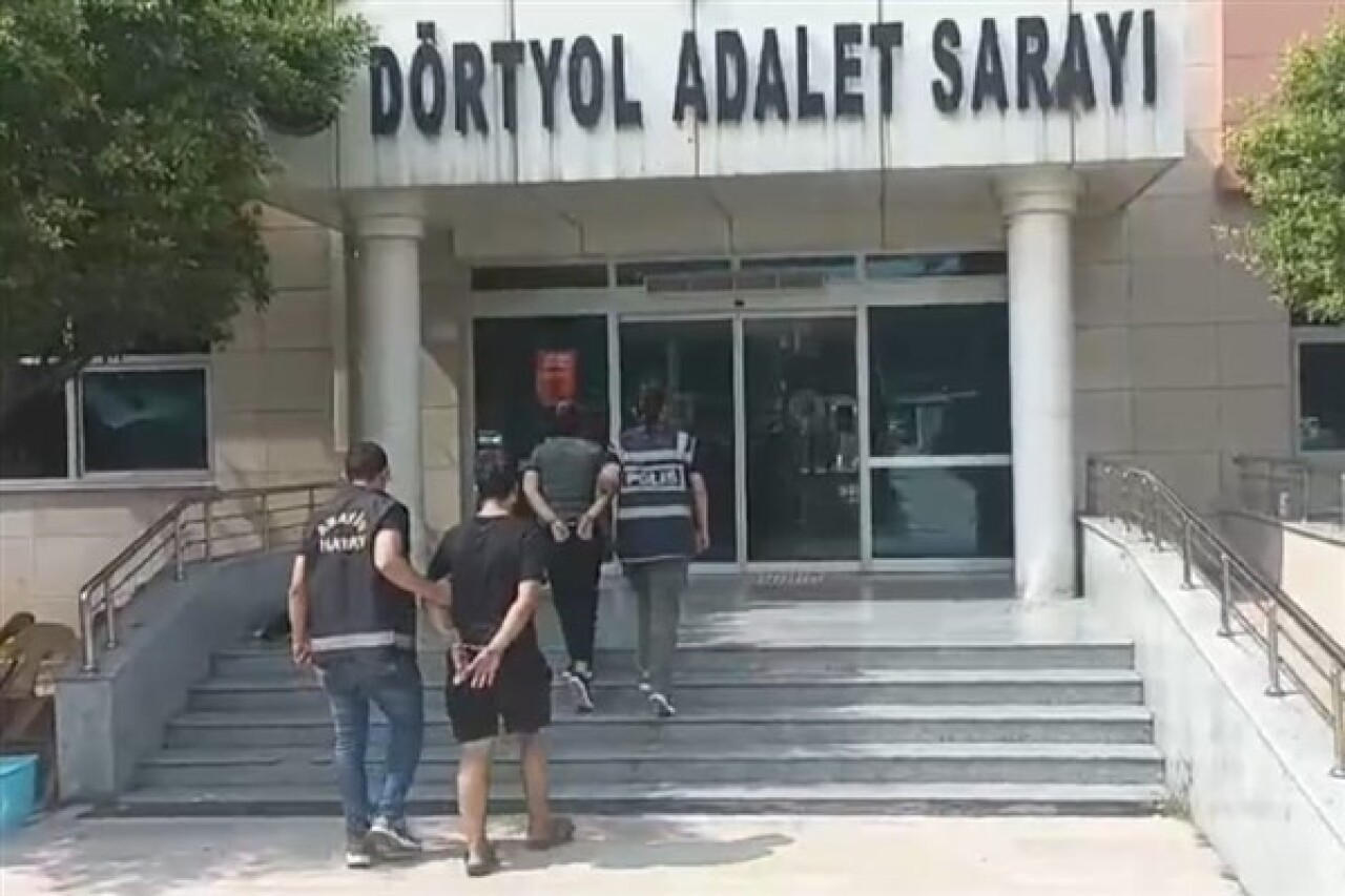 Hatay'da çeşitli suçlardan aranan 2 kişi yakalandı