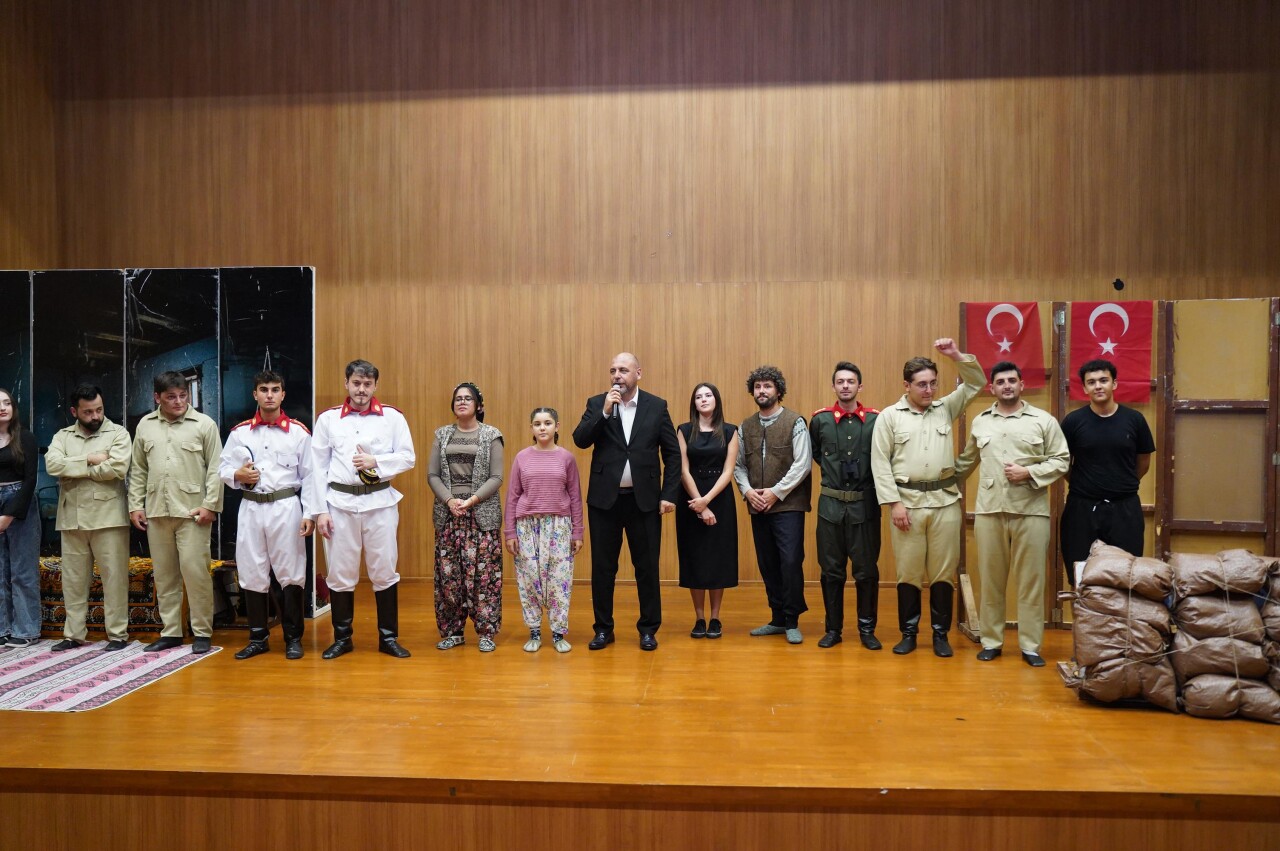 Orhangazi Kent Konseyi Tiyatro Grubu'ndan Çanakkale'de Bir Elif oyunu