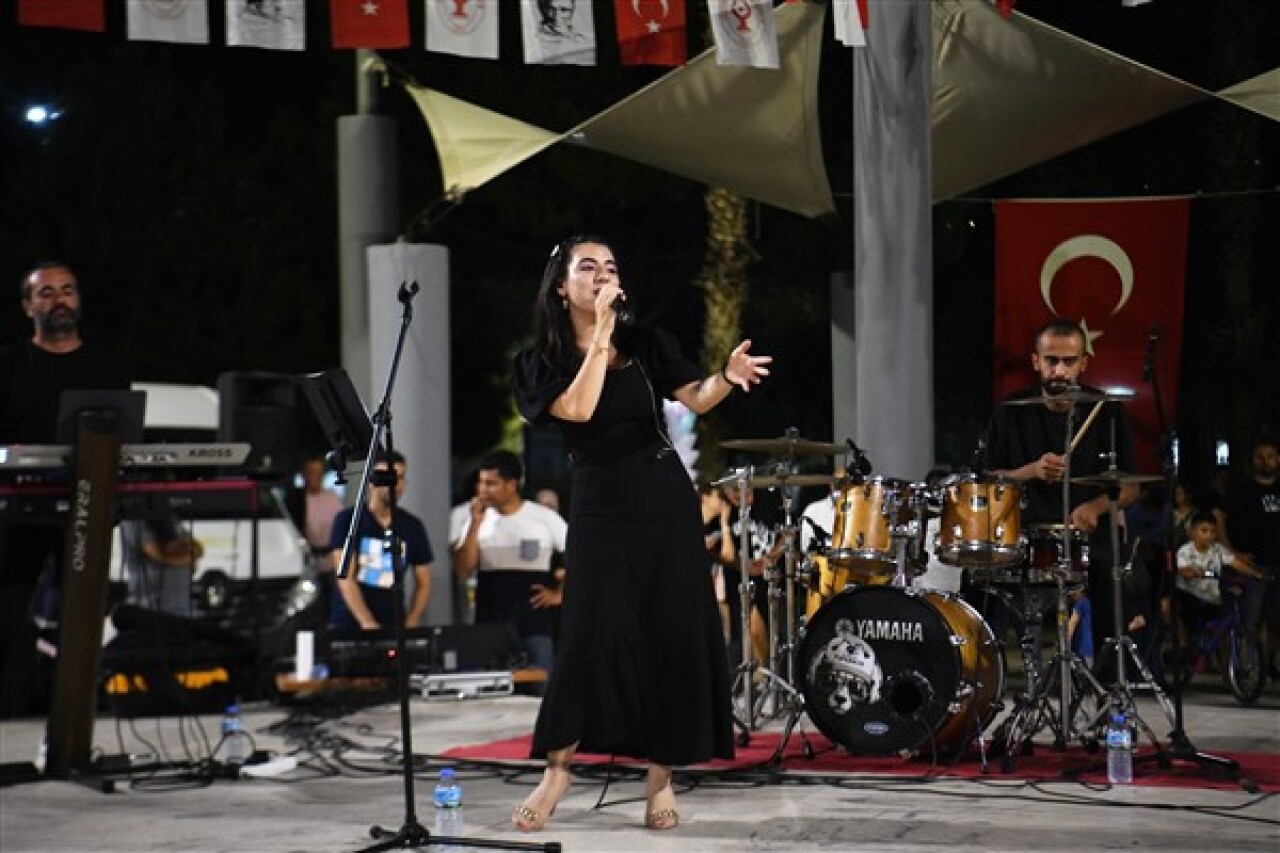 Bornova Çamdibi Atatürk Parkı'nda yaz konserleri devam ediyor