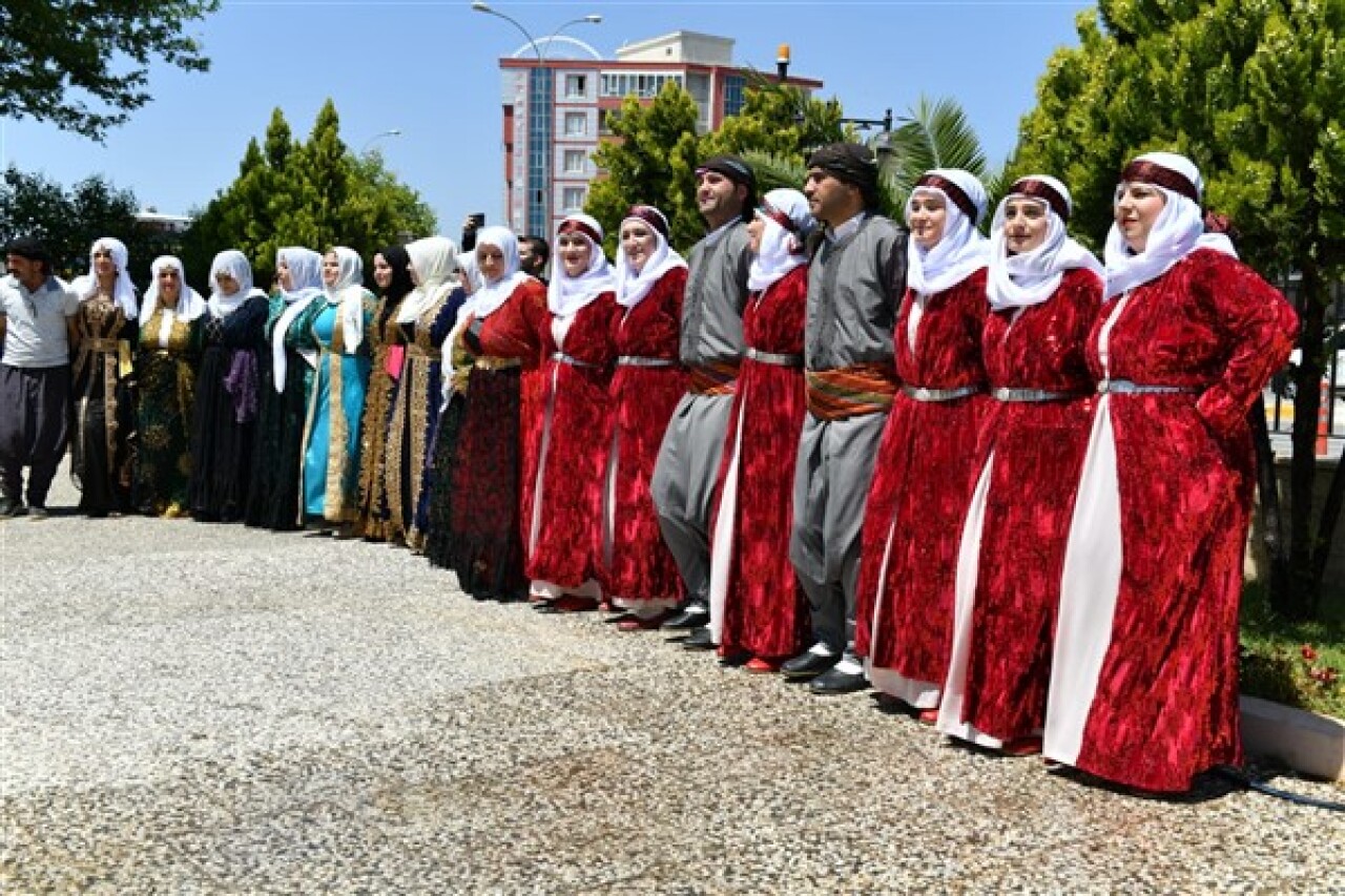 Şanlıurfa'da  3. Mahalleler Arası Halk Oyunları Yarışması düzenlendi