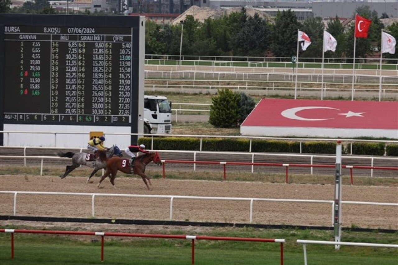 Nilüfer Belediye Başkanlığı koşusunun galibi Kardeşcan