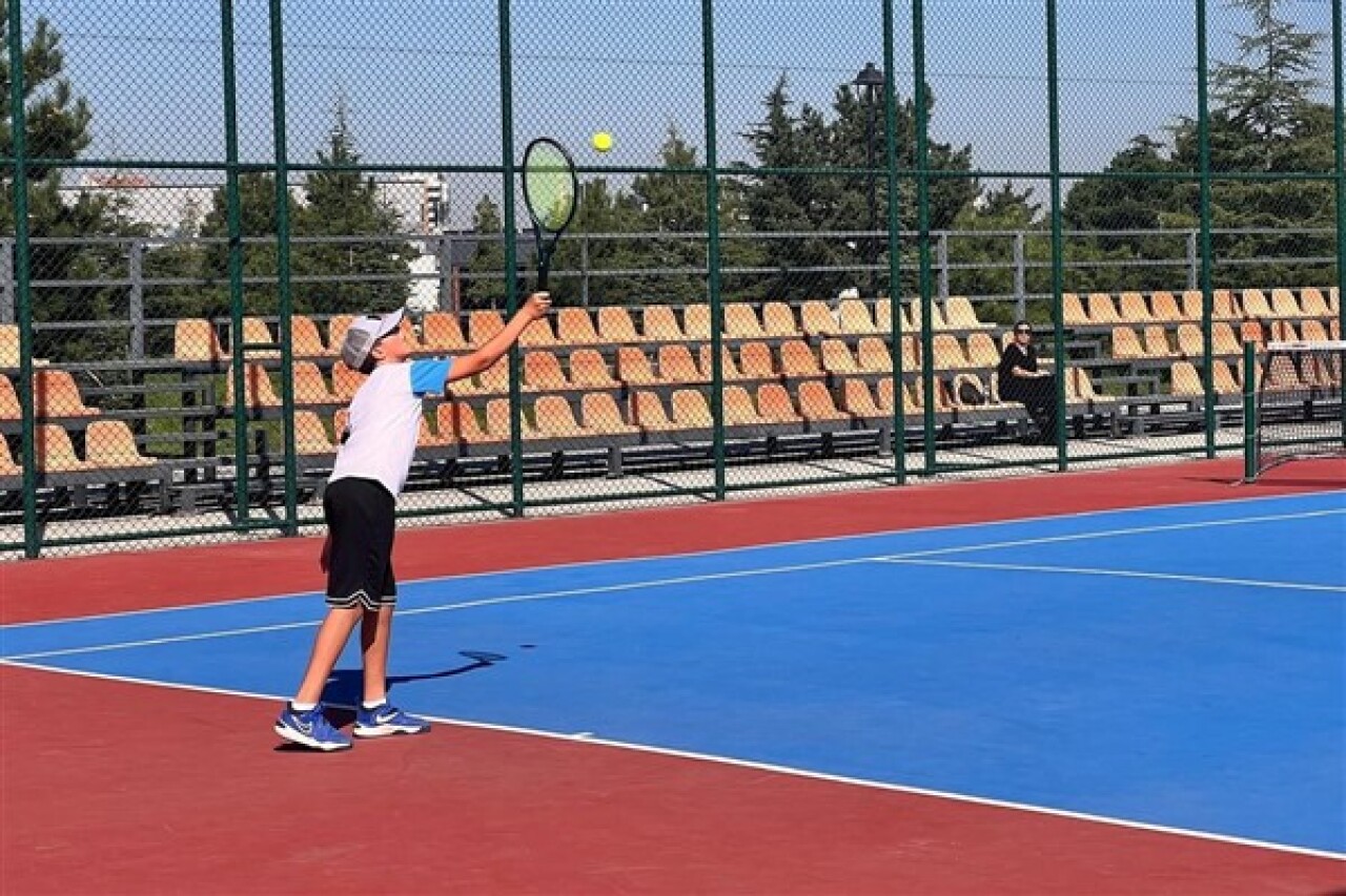 Kayseri Büyükşehir, 12 Yaş Hafta Sonu Tenis Turnuvası'na ev sahipliği yapıyor